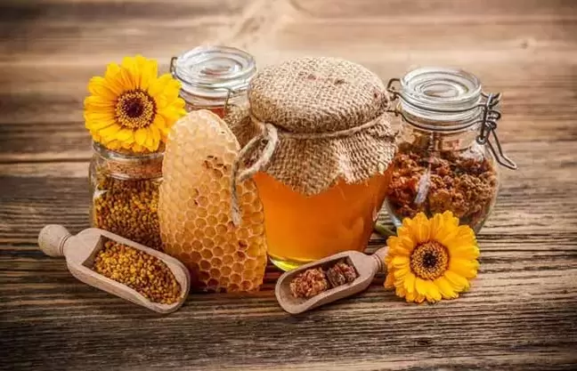 Honey is a healthy and tasty remedy that can improve male potency.